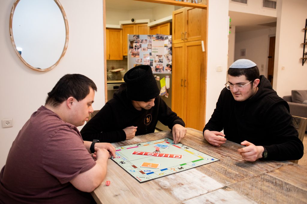 מסגרת פנאי בדיור בקהילה של עמותת שלוה